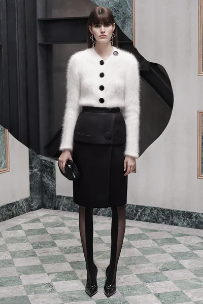 Look 16